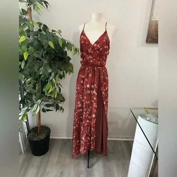 white christmas dresses Abercrombie & Fitch Floral Front Cutout Lined Dress NWT- Size S Petite –  The Saved Collection main image 1